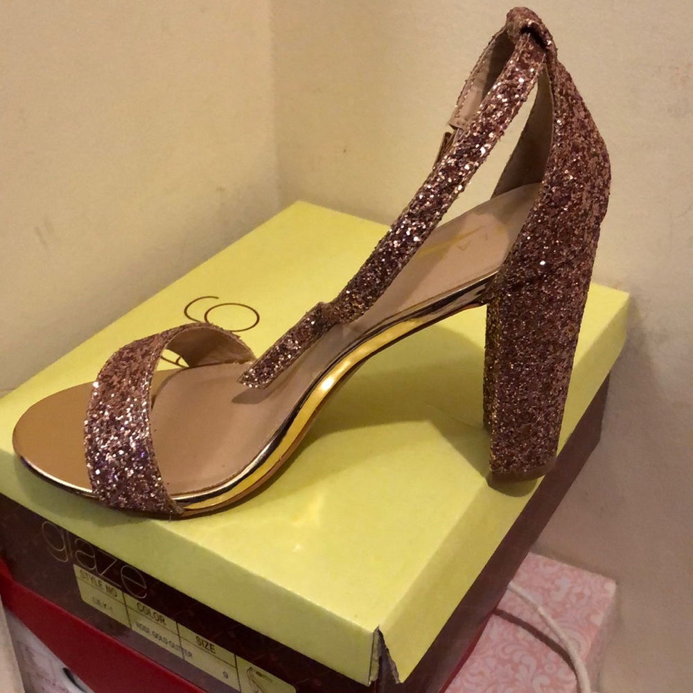 Shoes - Picture 3 of 4